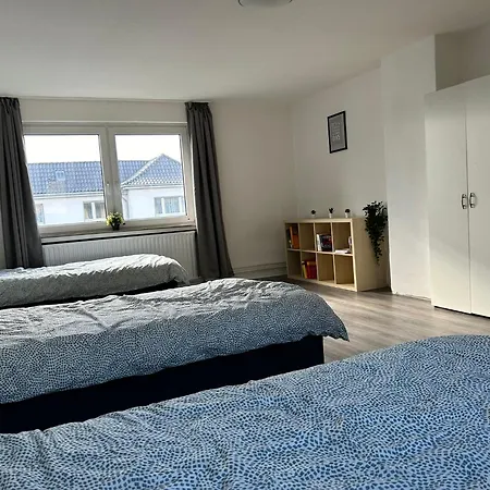 Guest house Wunderschoenes Haus Mit Garten Fuer 10 Personen *